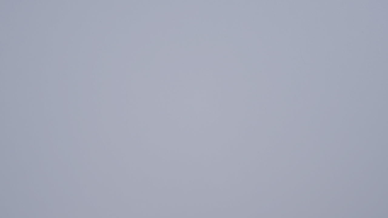 손에 장식 된 부활절 달