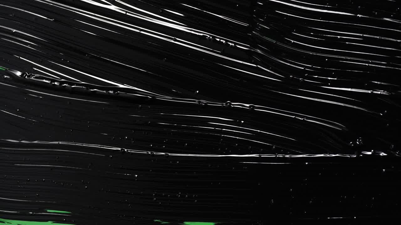 브러쉬가 녹색 스크린을 그립니다. 가까이 가세요.