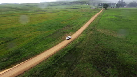 Los-Caminos-De-Tierra-Conducen-A-Hermosos-Destinos.