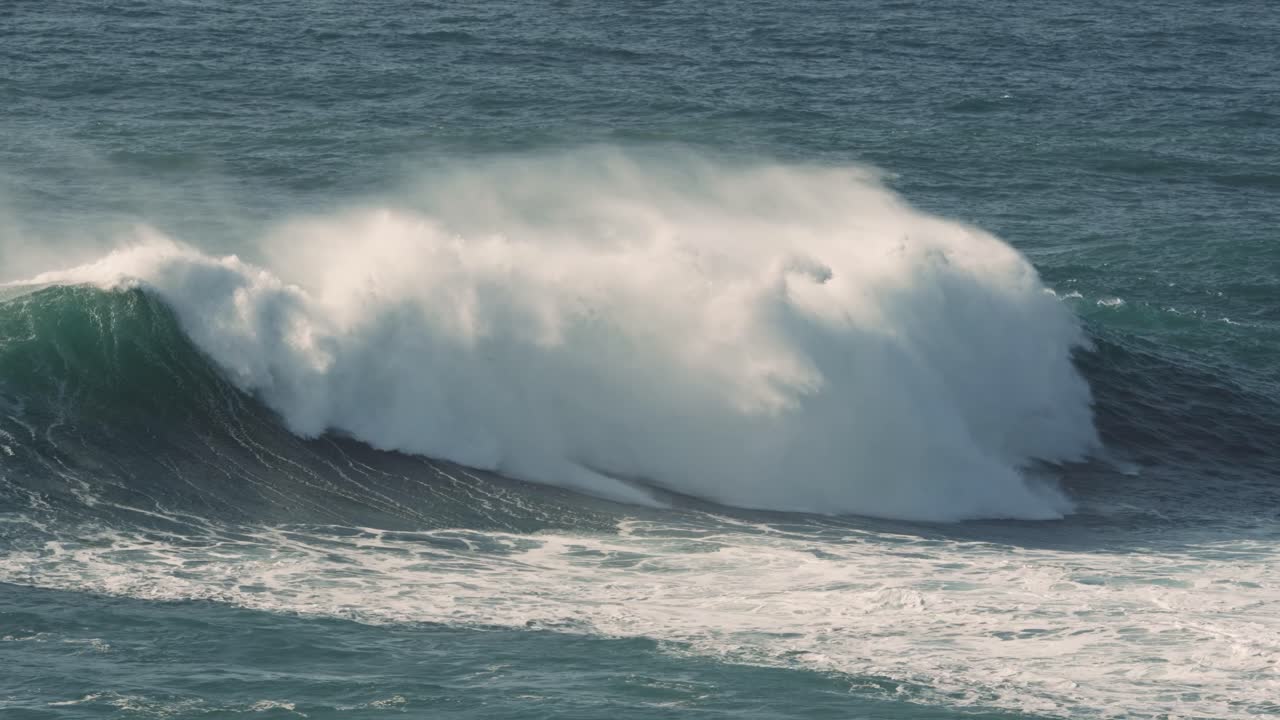 las olas más grandes del mundo olas oceánicas poderosas en nazare, portugal