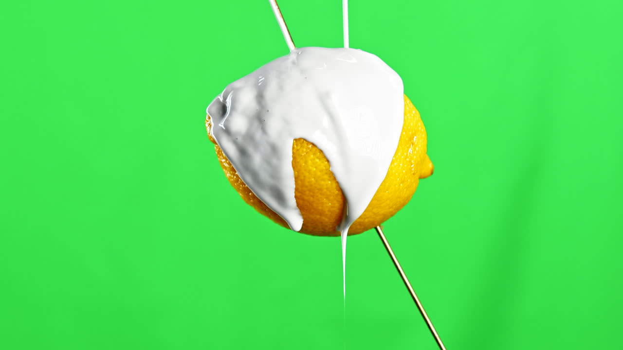 limón con llovizna blanca