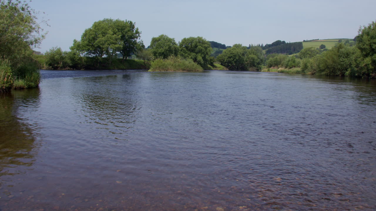 Et skud der ser mod nord op ad floden Lune ved Brookhouse