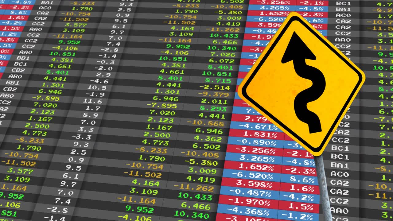 금융 데이터 처리 및 화살표가 있는 노란색 도로 표지판의 애니메이션