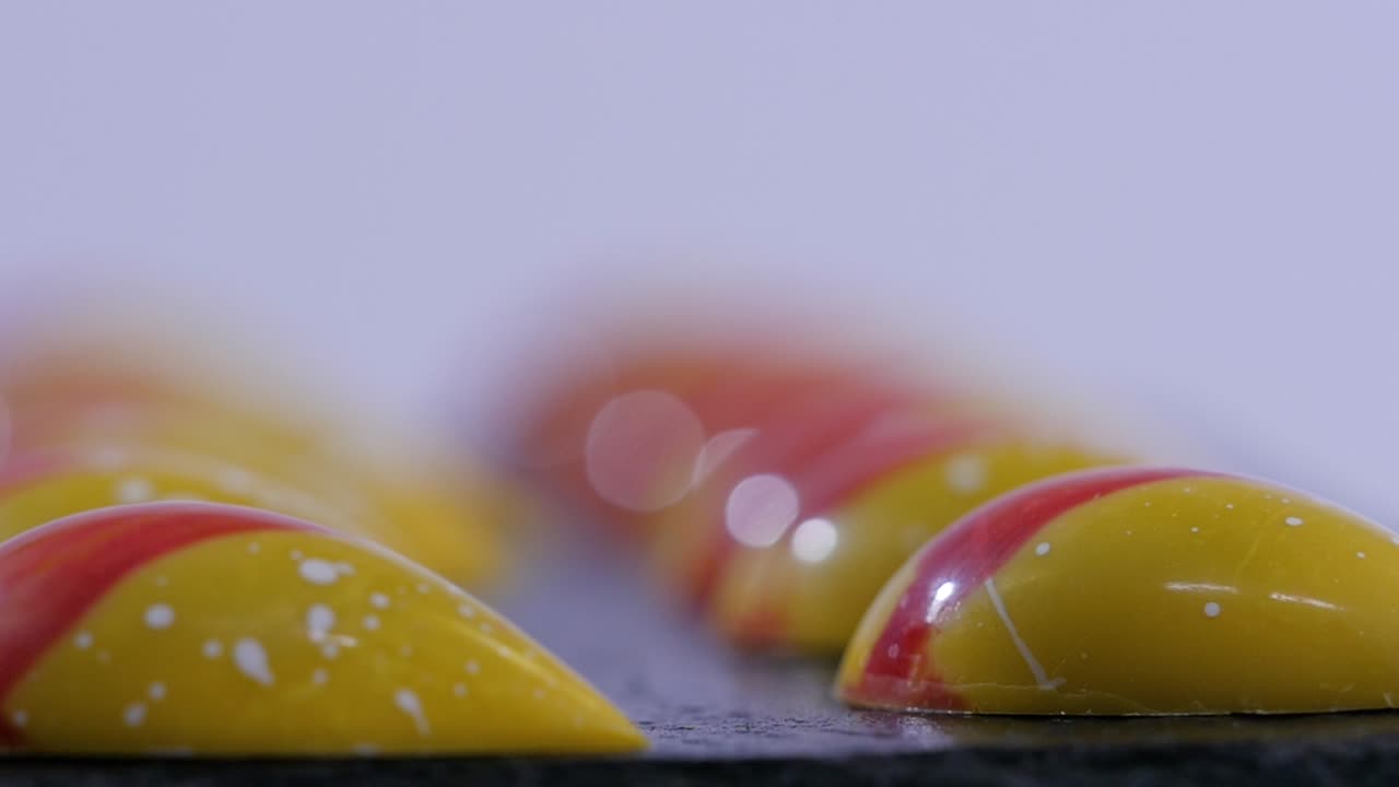 다채로운 수공예 초콜릿의 클로즈업