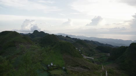 panorámica del paisaje montañoso en las filipinas