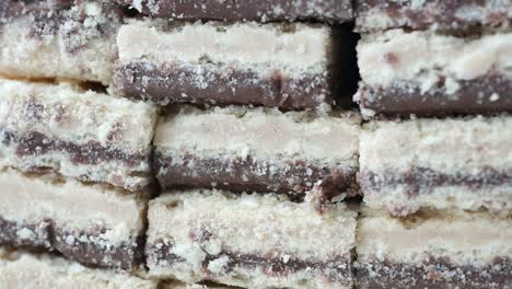 capas apiladas de golosinas dulces