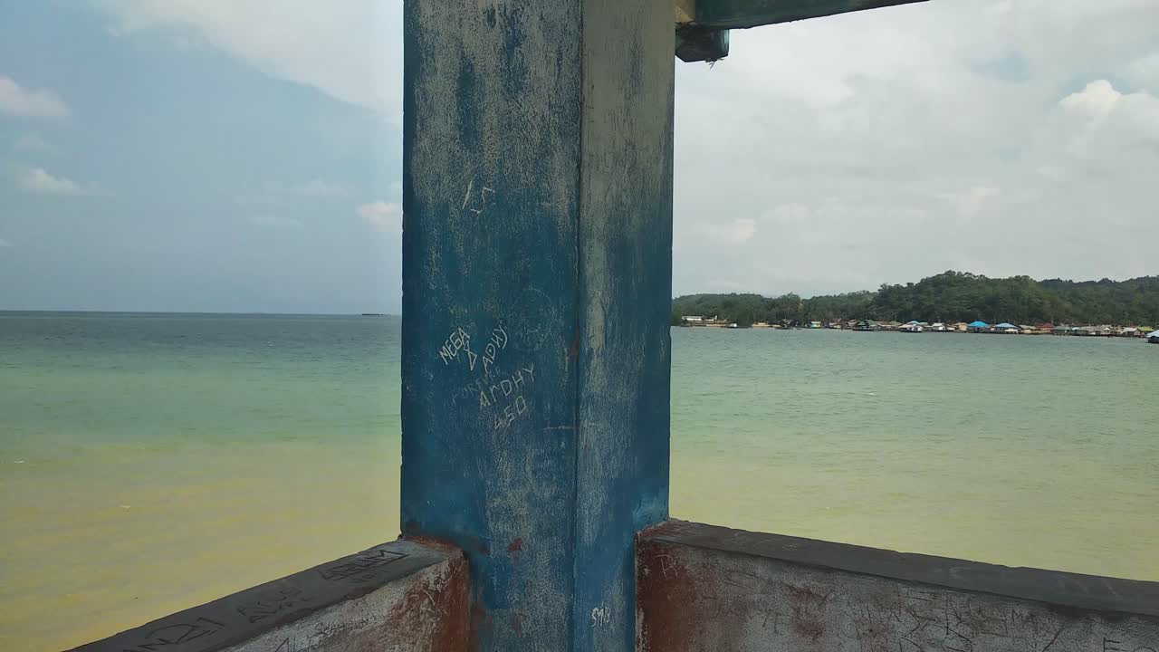 ⁇ 보 해변의 가장자리, 켄다리, 남동부 술라웨시, 인도네시아