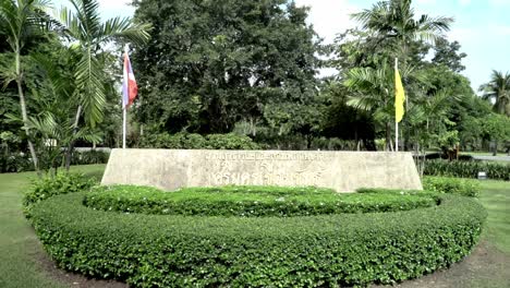 looking at the entrance of bang kachao