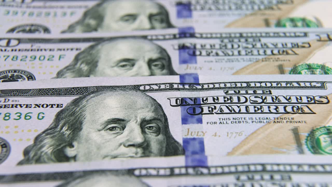 billetes de dólar estadounidense, dinero de papel, moneda de tasa de cambio. billetes de efectivo. el concepto de finanzas e inversión. cien dólares estadounidenses. economía empresarial