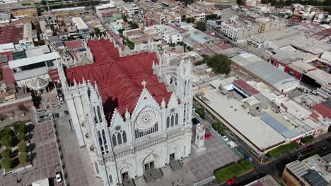 toma aérea del templo expiatorio de la catedral de león