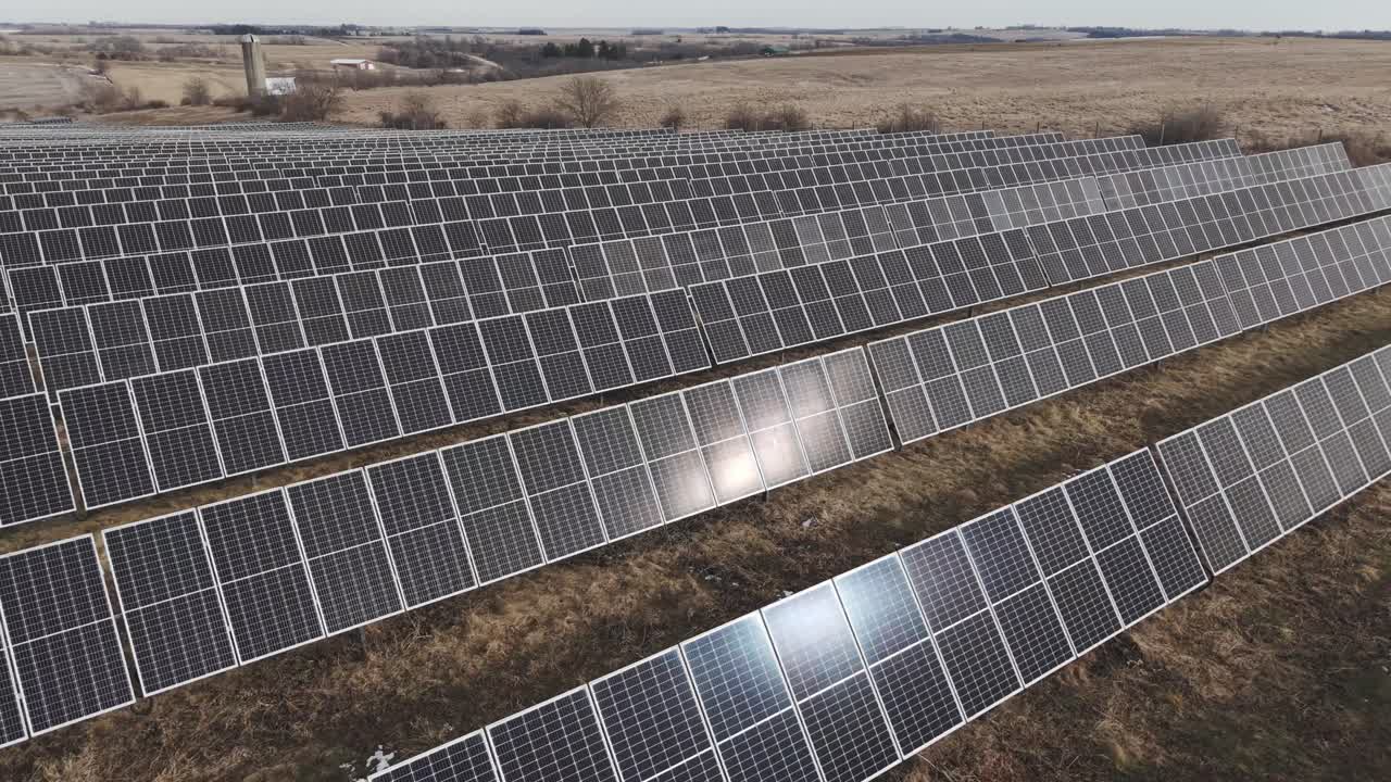 I det sydvestlige Wisconsin findes solpaneler nu ofte i landskabet omkring Wisconsin Driftless-området.