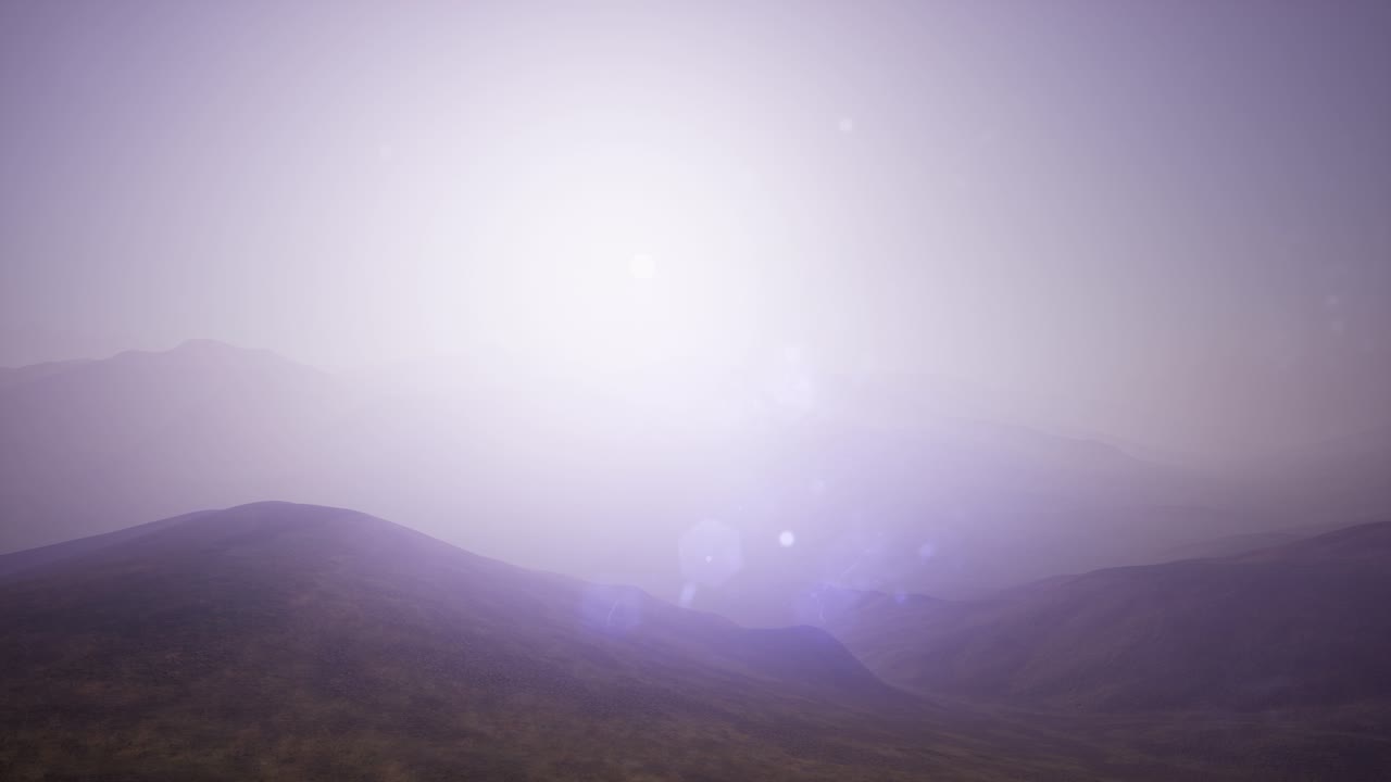 안개 속 에 있는 공중 의 초록색 언덕 풍경