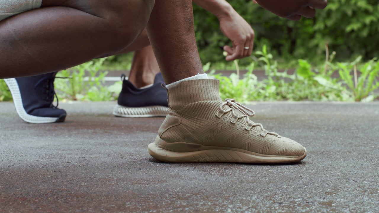 경주 를 준비 하는 달리기 선수 들