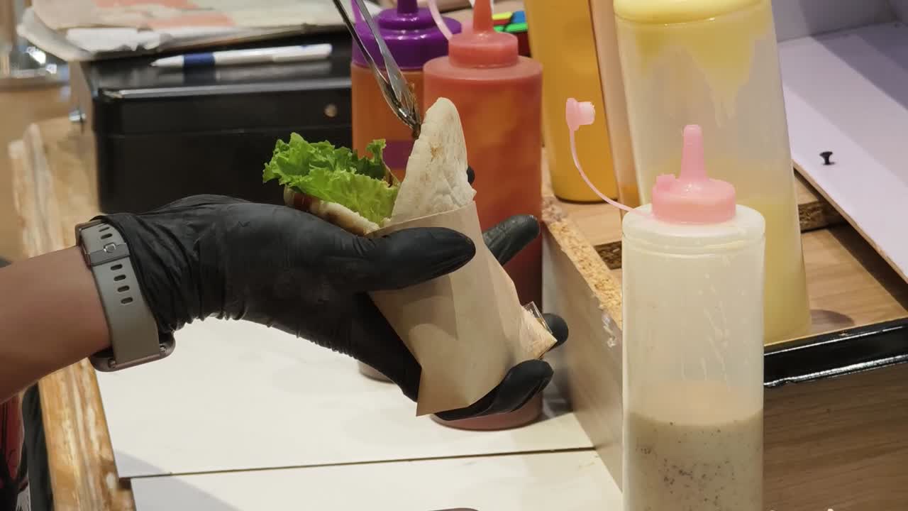 맛있는 포장을 준비하고 있습니다.