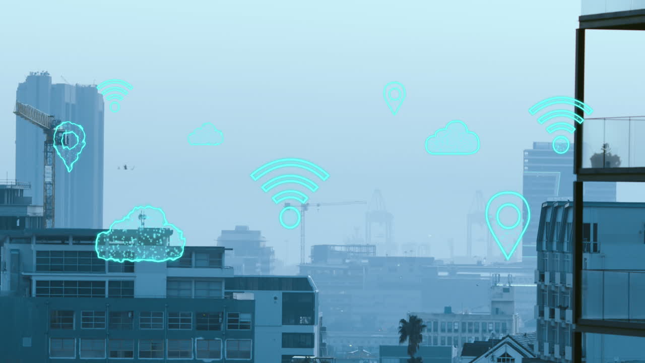 animación de iconos de nube y wifi con procesamiento de datos sobre el paisaje urbano