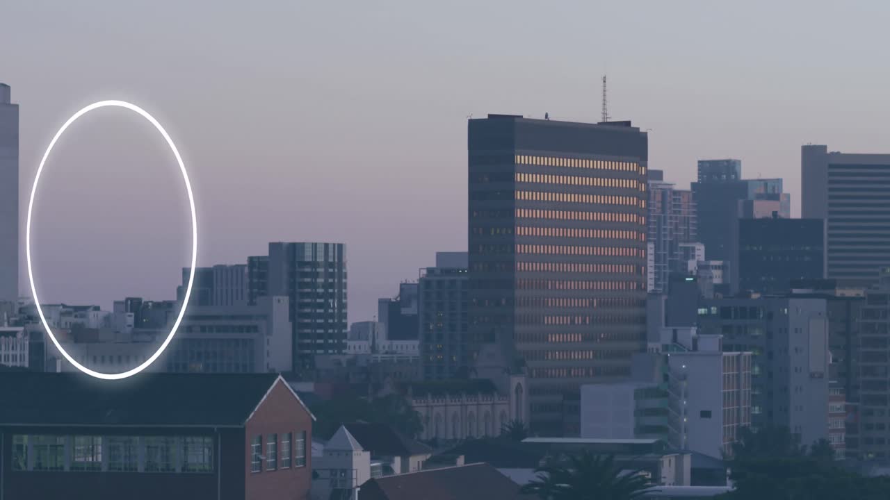 도시 풍경 위의 미디어 및 비즈니스 아이콘의 애니메이션