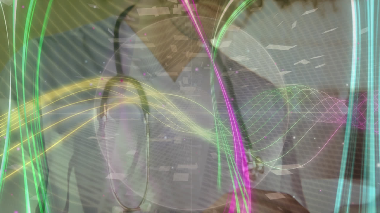 animación de patrones abstractos multicolores en todo el mundo contra un médico biracial usando una tableta digital