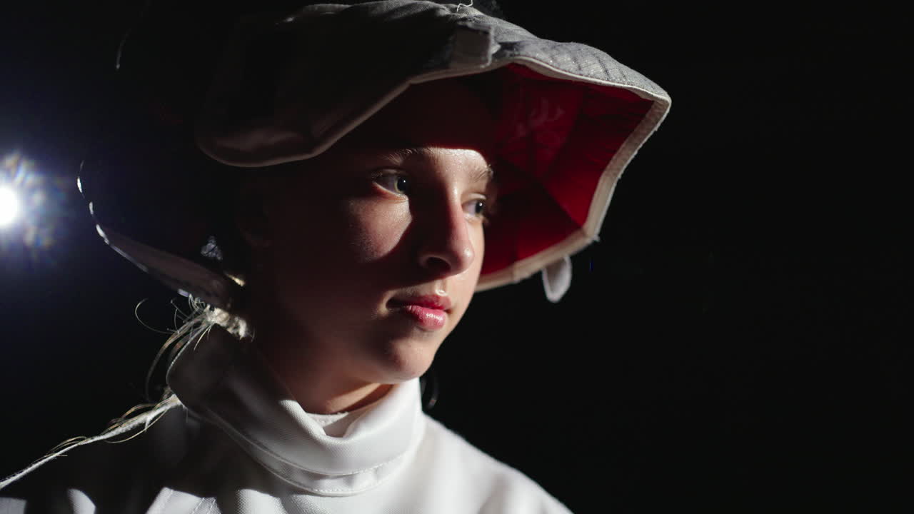 젊은 여자 펜싱 선수