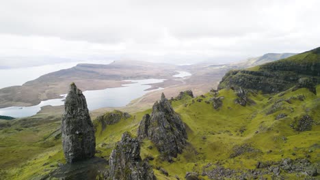 Drone-Flies-Over-The-Storr-at-Old-Man-of-Storr-in-Isle-of-Skye,-Scotland