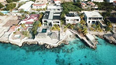 Drone-pull-away-from-the-Piet-boon-Villa-in-Bonaire,-in-the-dutch-caribbean-in-South-America