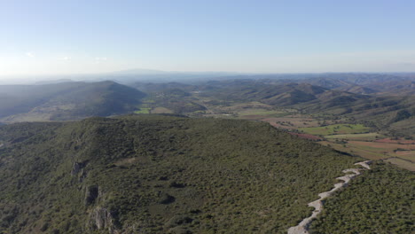 imágenes de drones de la belleza natural de las colinas en portugal