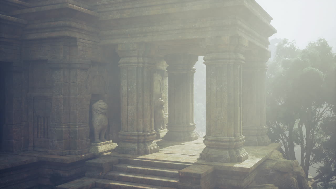 Fotografia che cattura le ombre di mezzogiorno sull'ingresso di un tempio storico.