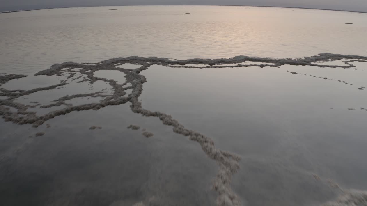 죽은 바다의 해가 지는 모습