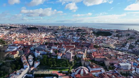 Disparo-De-Dron-Volando-Sobre-La-Ciudad-De-Lisboa