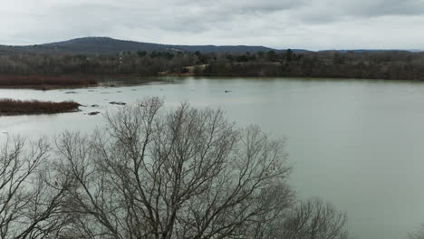 Tranquil-View-Of-Lake-Sequoyah-Under-Cloudy-Sky-In-Arkansas,-United-States