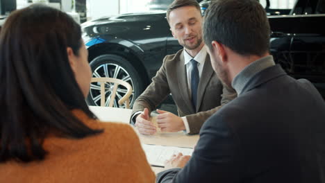 negociación de ventas de automóviles