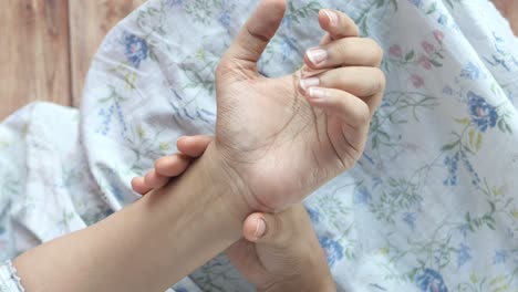 woman with wrist pain