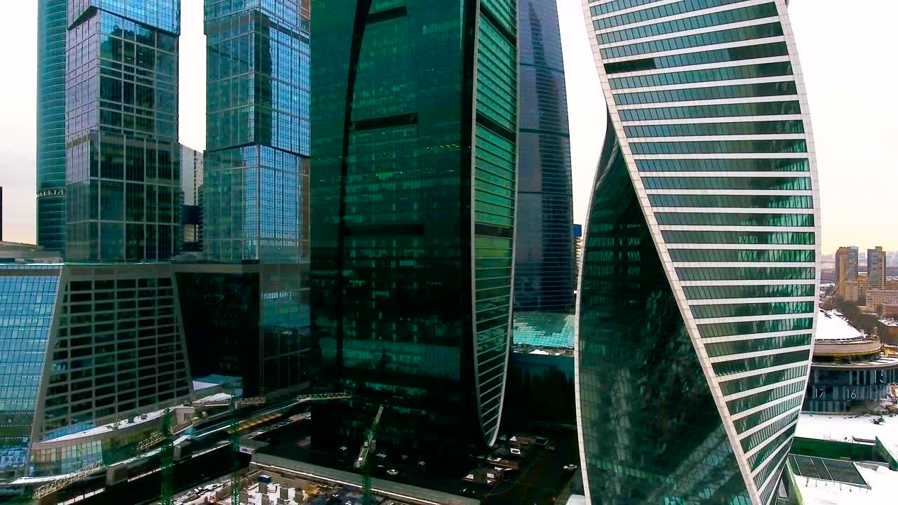 rascacielos, edificios aéreos, edificios de oficinas urbanos.