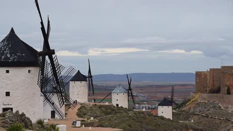 Famours-Windmills-Of-Spain,-Molinos-De-Viento-De-Consuegra