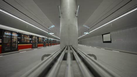 the train arrives at an empty metro station. targówek mieszkaniowy metro station. empty subway station.