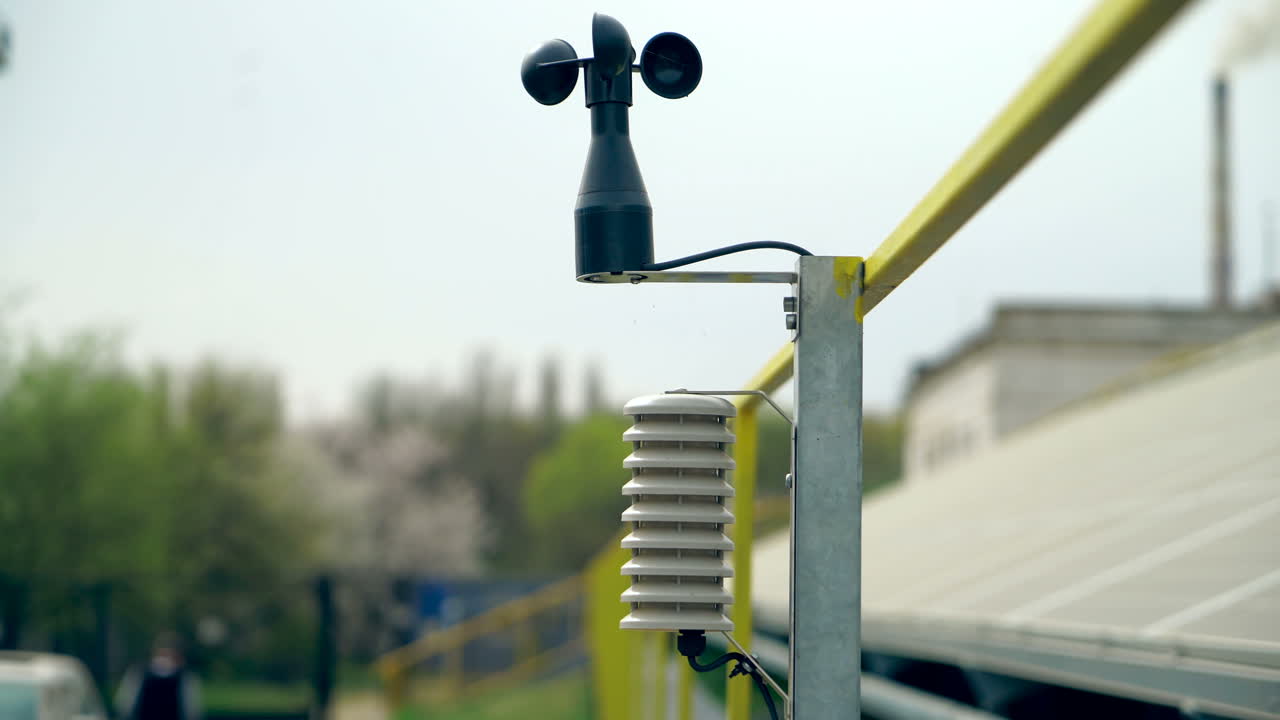 Meteorological instrument used to measure wind speed and the solar cell system. Solar farm.