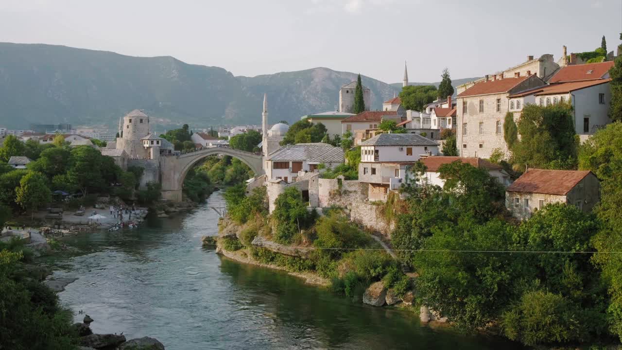 ciudad vieja de mostar, bosnia y herzegovina, con el puente de stari most