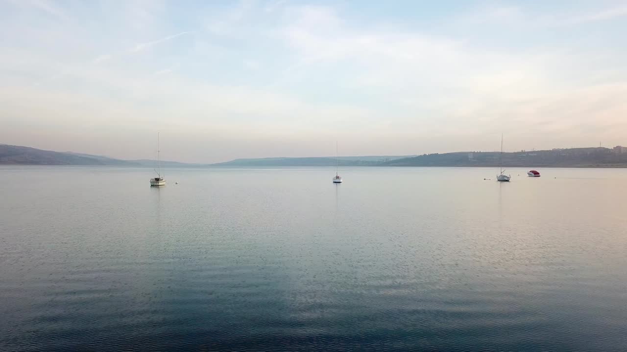 당신이 보트를 탈 때 새들은 당신을 어떻게 봅니까?