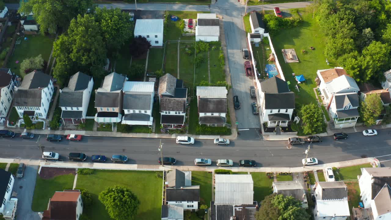 vías aéreas curvas en la calle