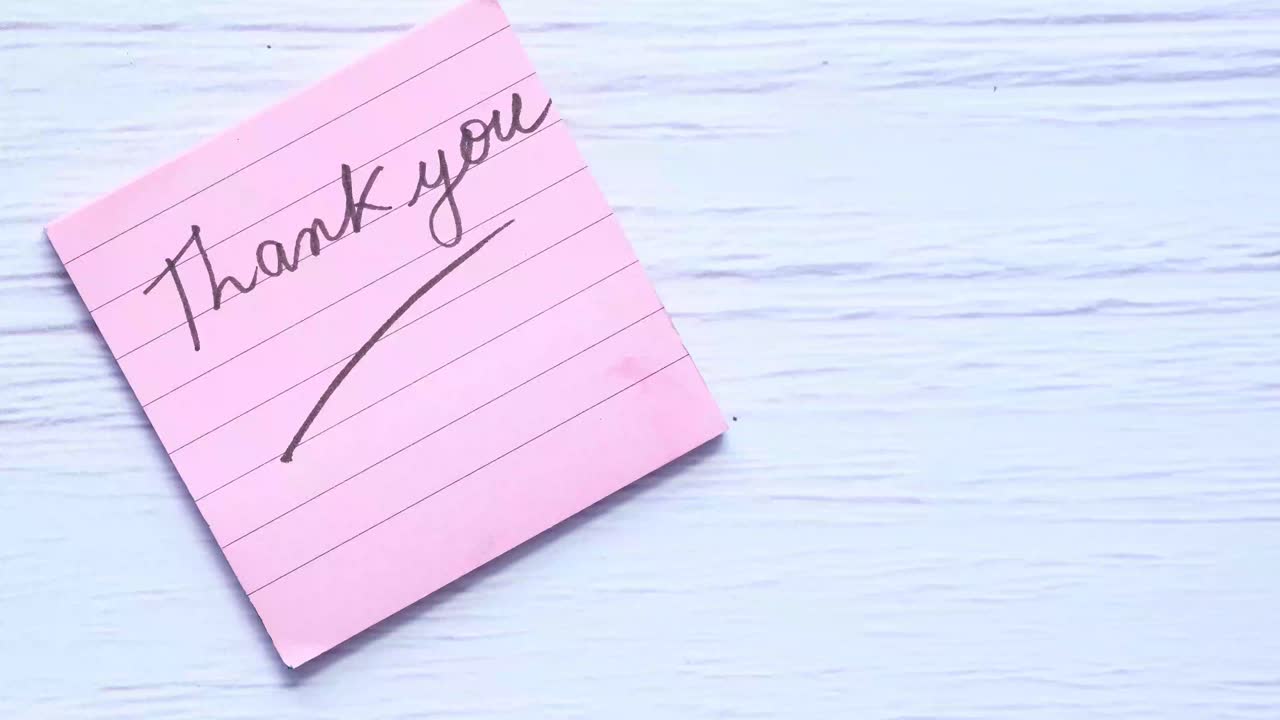 nota de agradecimiento rosada con tulipán