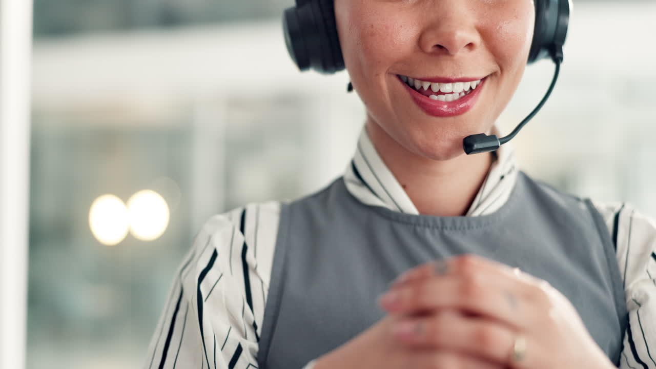 Rappresentante del servizio clienti con cuffie