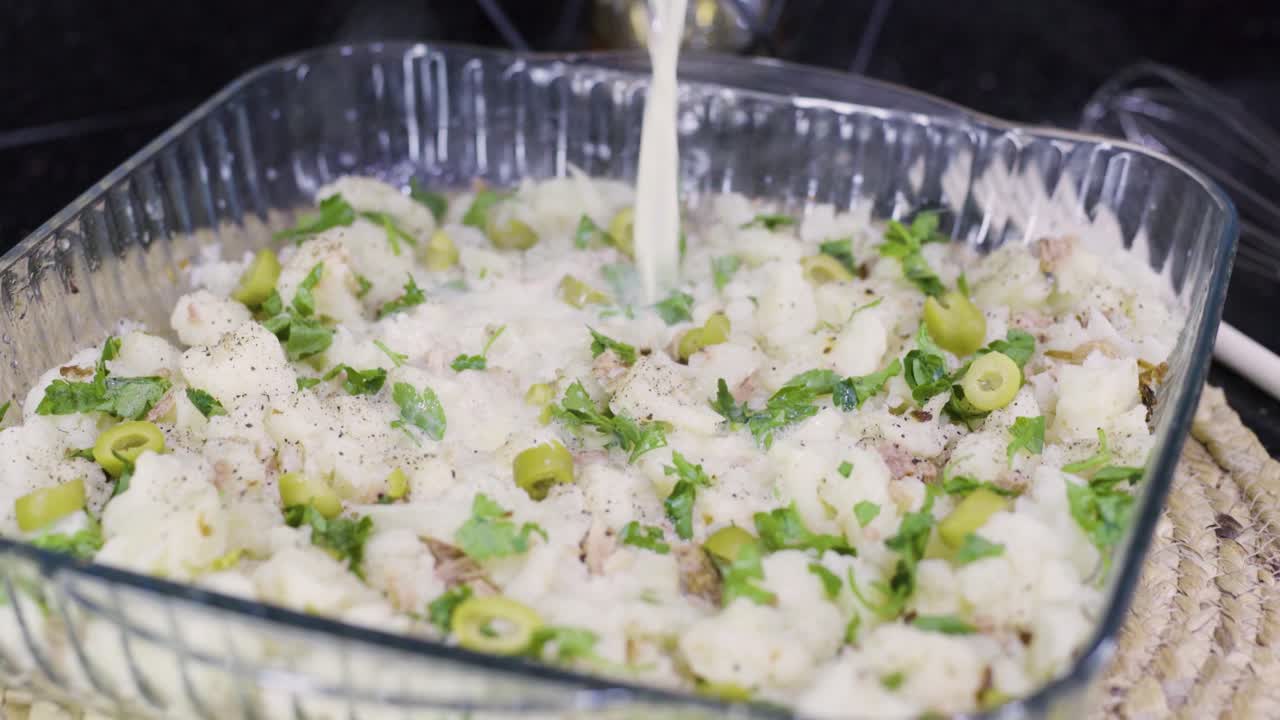 오븐에 구운  ⁇ 고기와 치즈 그라틴