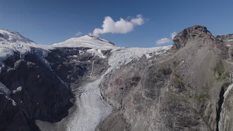 glaciar pasterze con el macizo grossglockner y el pico johannisberg en los alpes orientales