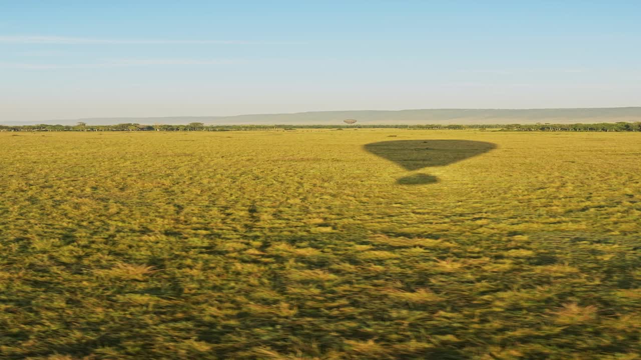 Hot Air Balloon Flight on Africa Safari, Hot Air Balloon Ride Over Savanna on Luxury African Safari Holiday Vacation in Maasai Mara National Park in Masai Mara in Kenya, Flying Over the Savannah