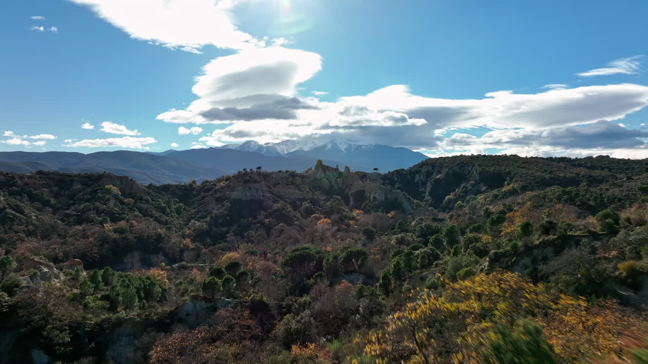 un viaje a ille-sur-têt revela la historia de la evolución geológica de la tierra.