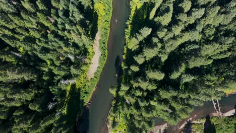 Vista-Aérea-Del-Río-Rogue-Superior-En-El-Sur-De-Oregon