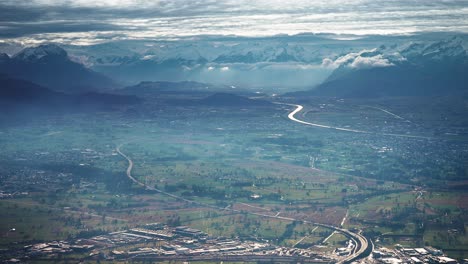 Luftaufnahme-Des-Dicht-Besiedelten-Tals-An-Der-Grenze-Zwischen-Österreich-Und-Der-Schweiz