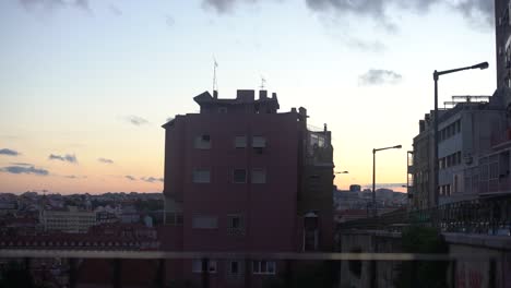 Barrio-De-Graca-Durante-El-Atardecer.-Cielo-Limpio