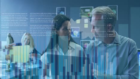 animación del procesamiento de datos sobre diversas personas de negocios en la oficina