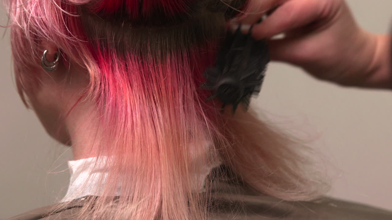 Haarstyling mit Fön und Bürste