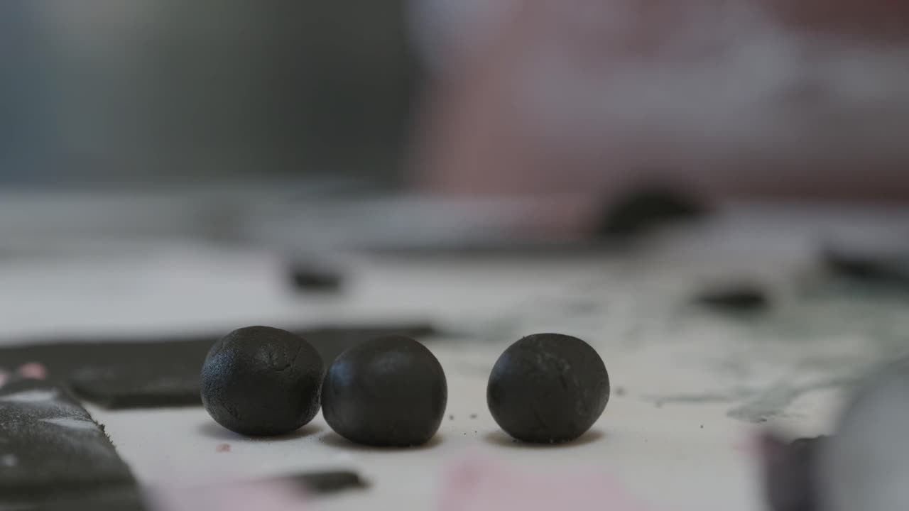 Clay balls for art and crafts